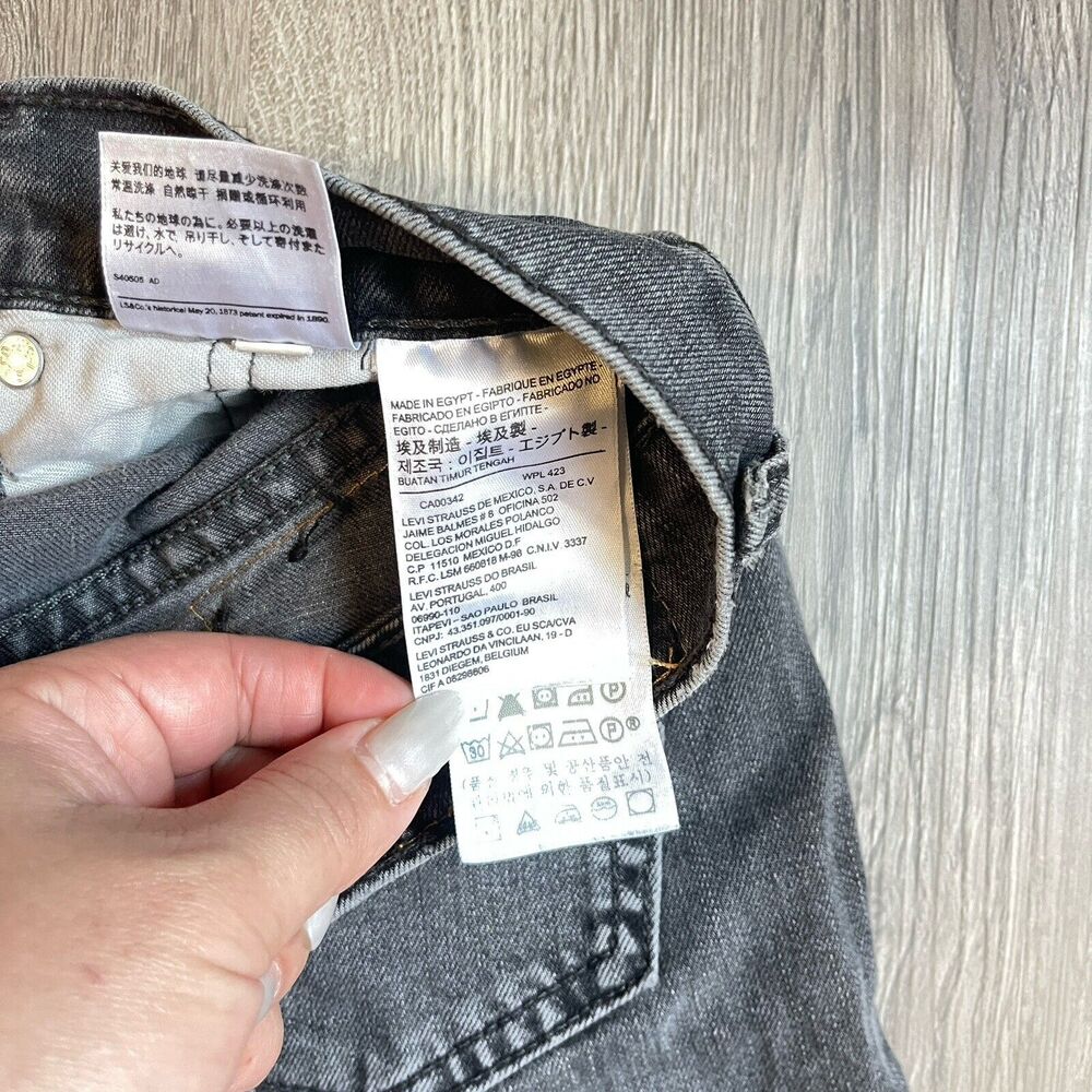 Levi's 511 Men's Size 29 Shorts Denim Jean 11” Inseam Black Faded Slim Fit - Picture 6 of 12